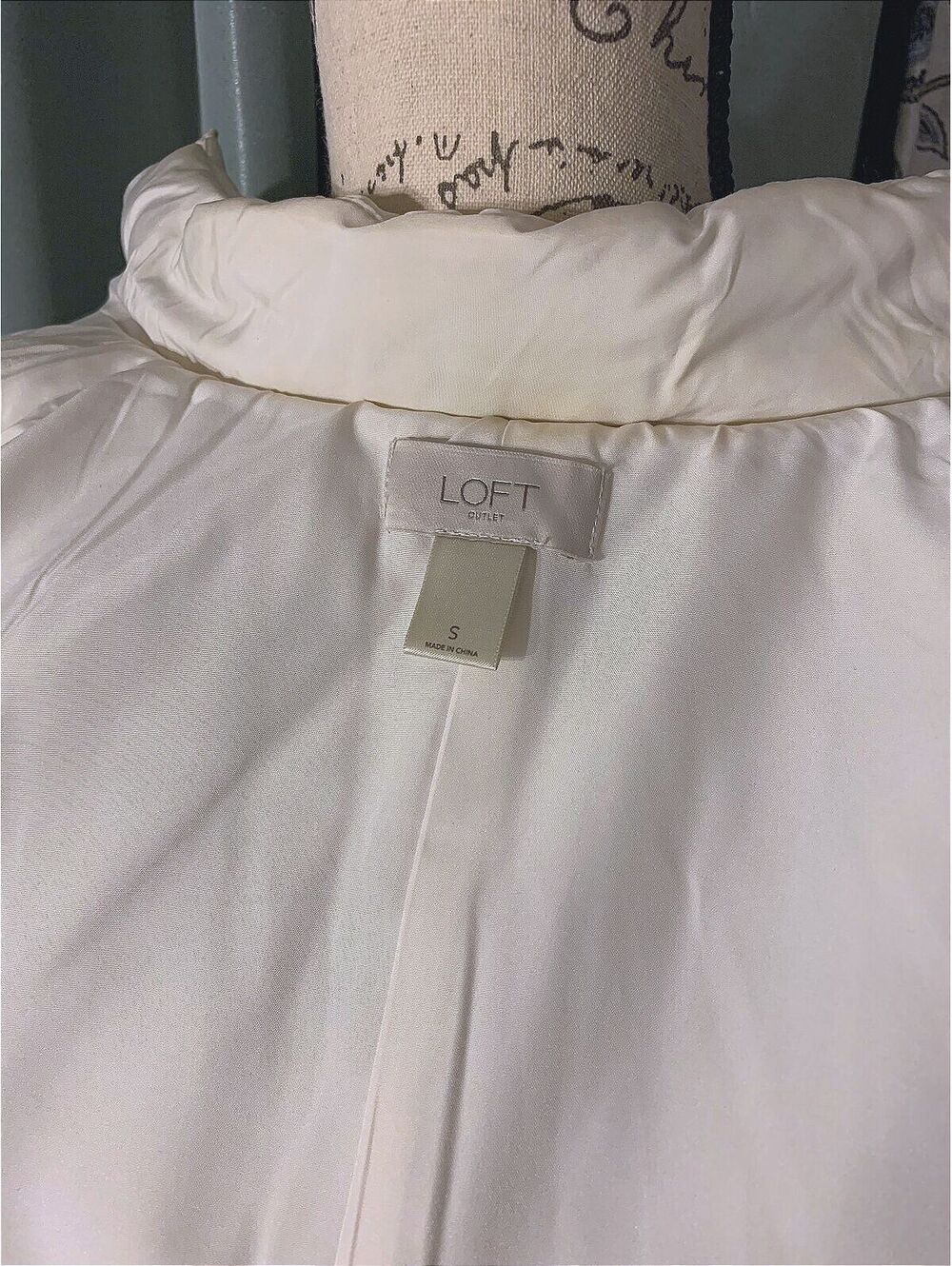 LOFT Women's White Quilted Puffer Vest Size Small - Picture 5 of 5